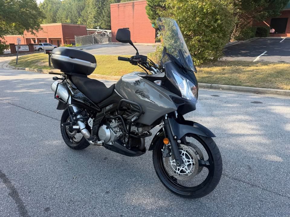 2006 Suzuki V-Strom 1000 — front three-quarter view from the right