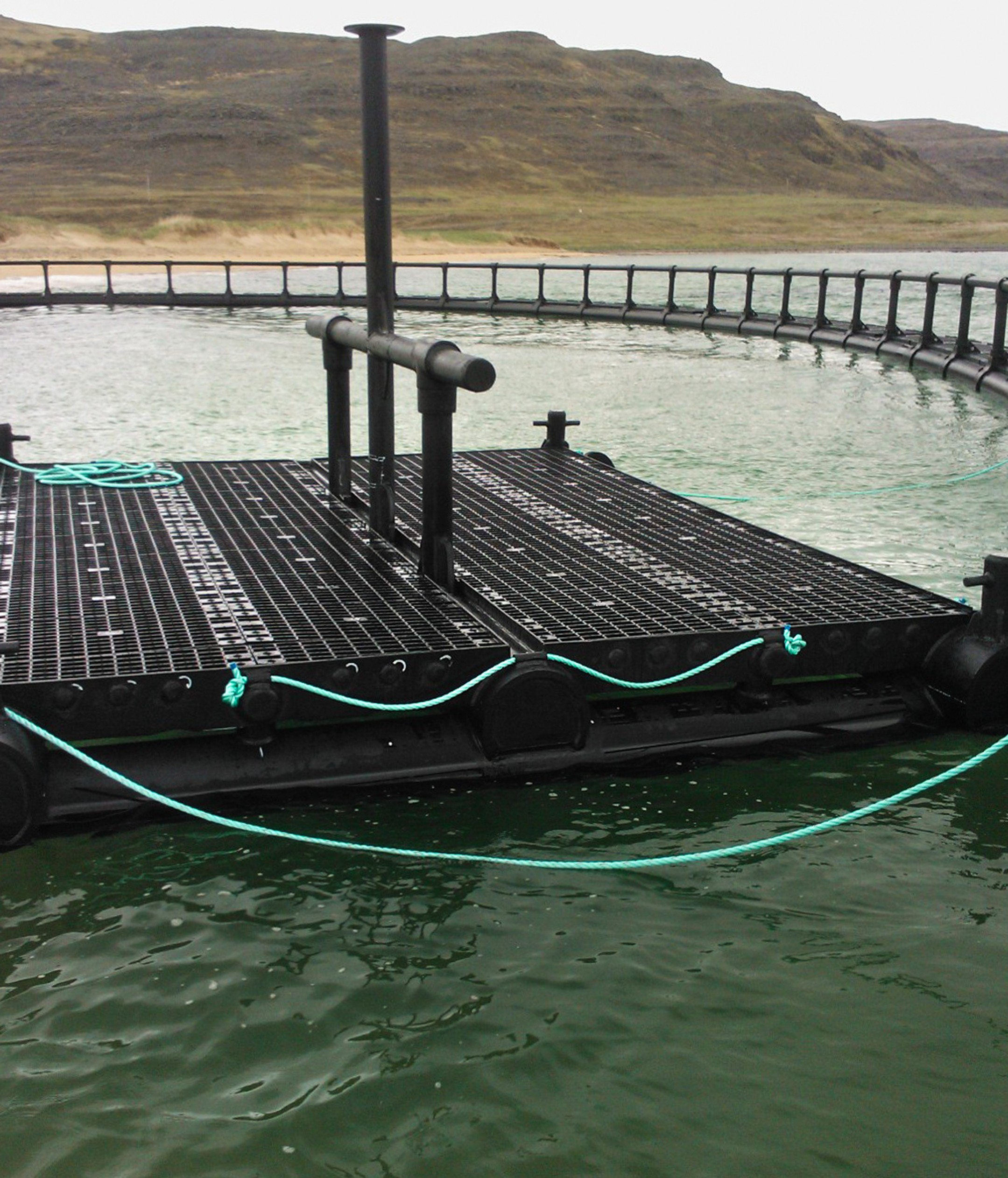 Aquaculture plattform for aquaculture fish farming