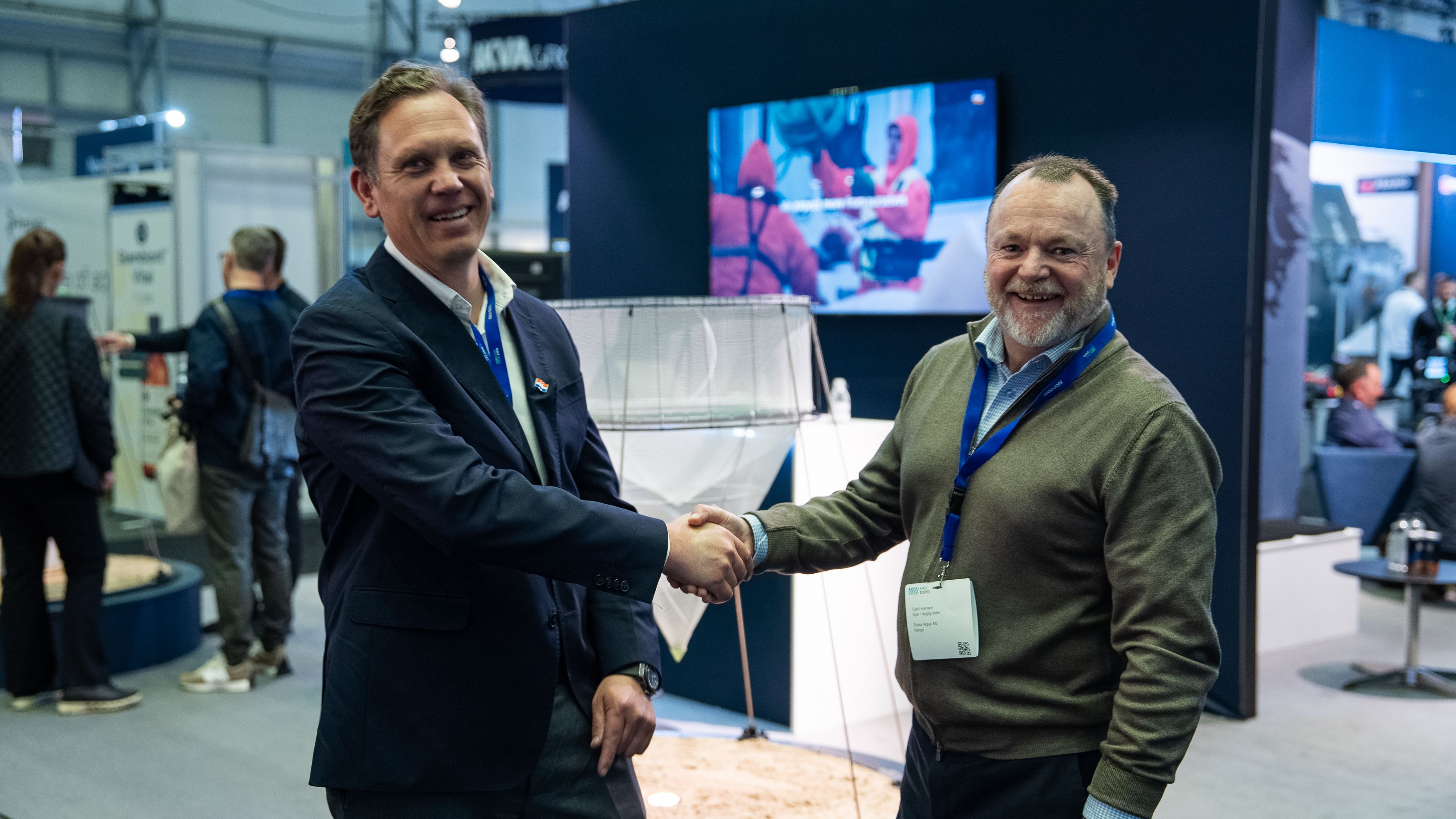 Thomas Myrvold & Eskil Hansen shaking hands