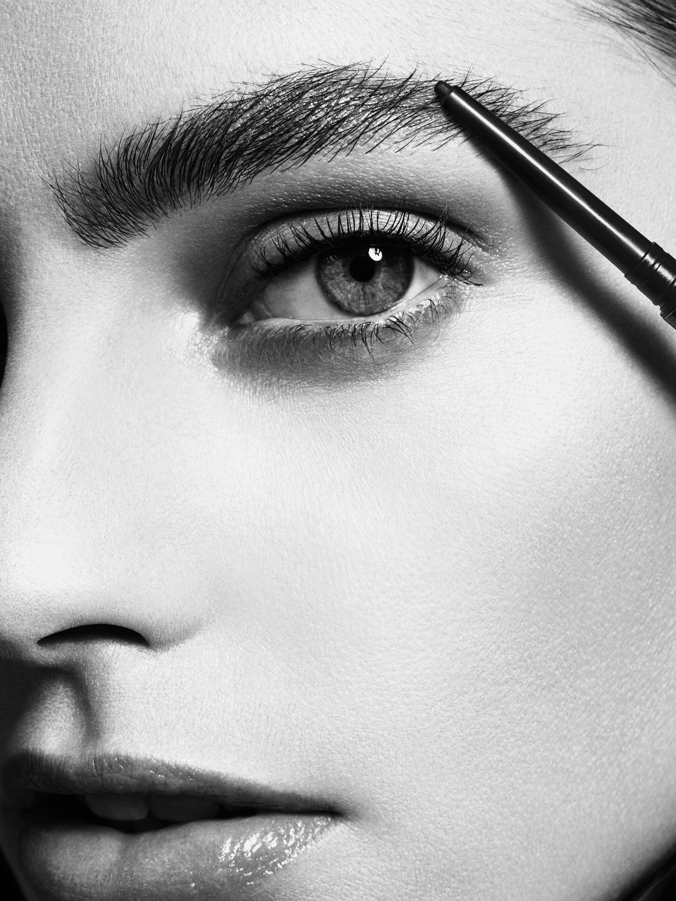 HOURGLASS - Unrestricted Brow