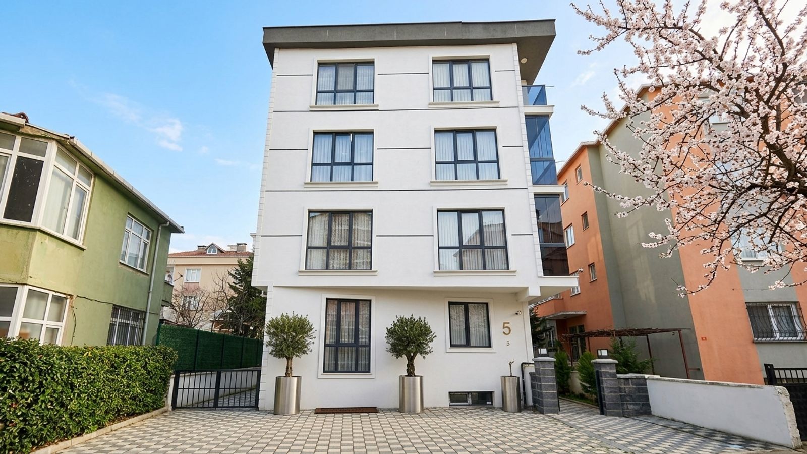 Saliha Altaylı Apartmanı