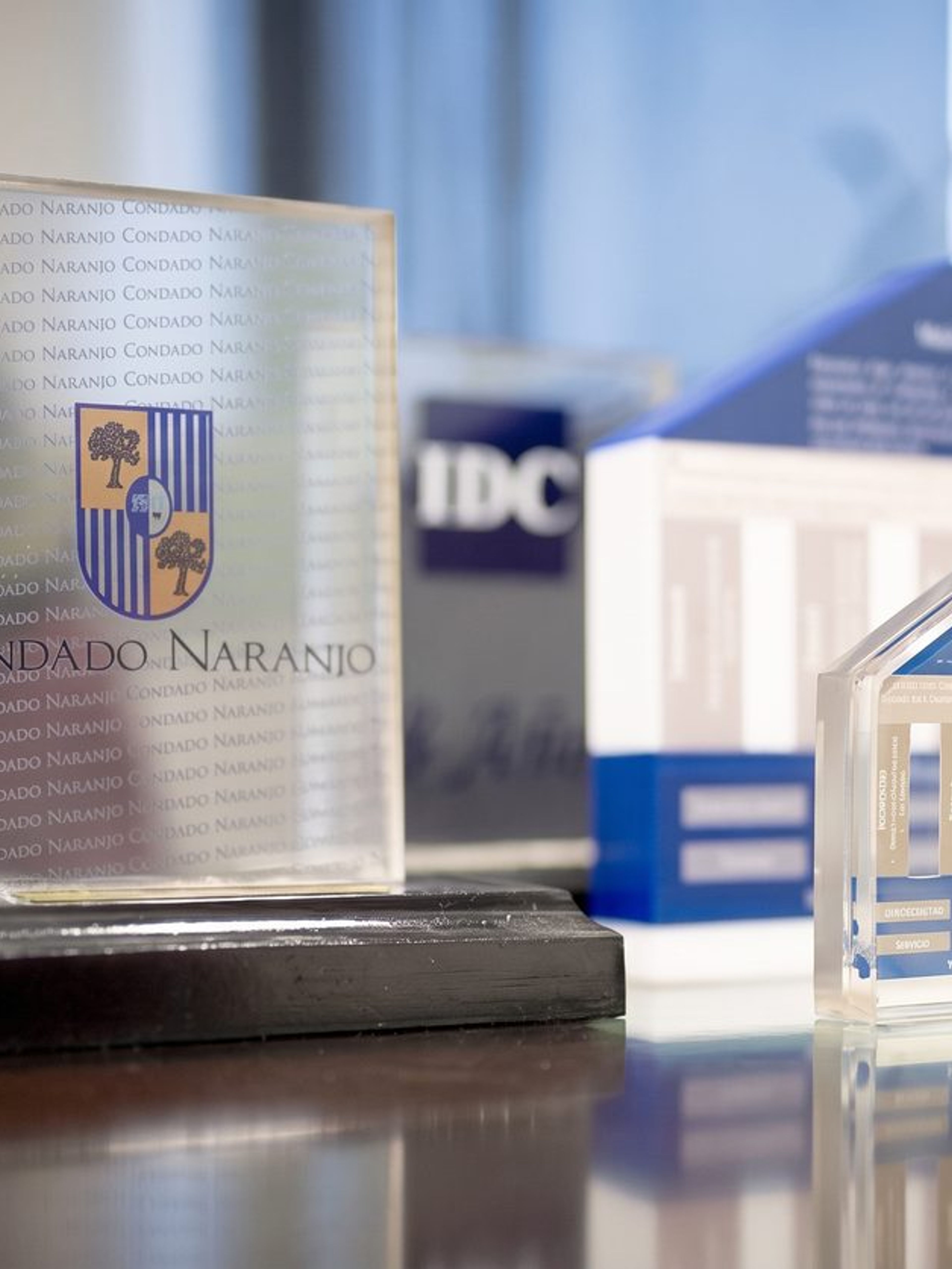 IDC recognitions and mandates in acrylic awards