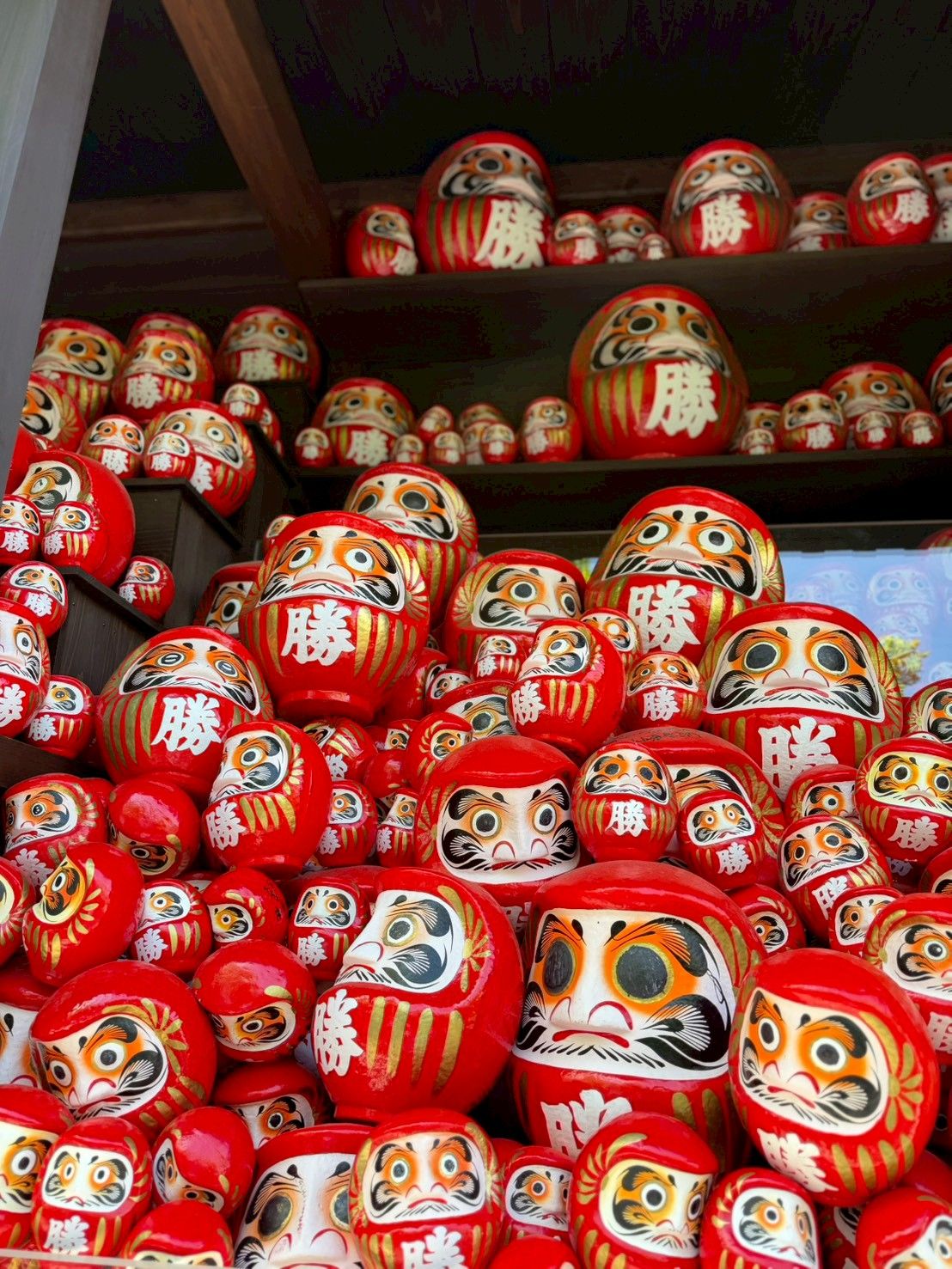 光是店門口就疊成這種高度,整個園區有好幾處