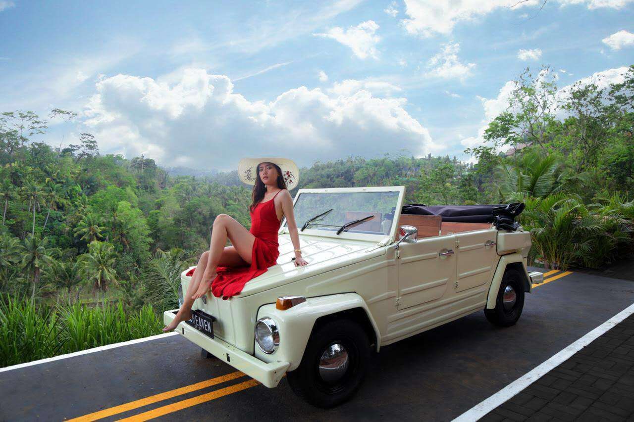 園區外的復古 VW 敞篷車,車牌寫著 HEAVEN,完美對應「Picheaven」的命名