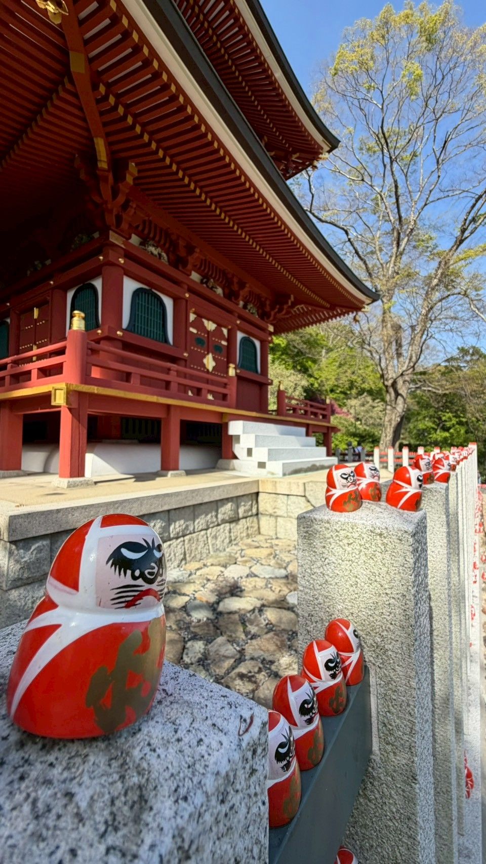 紅色建築牆邊也是