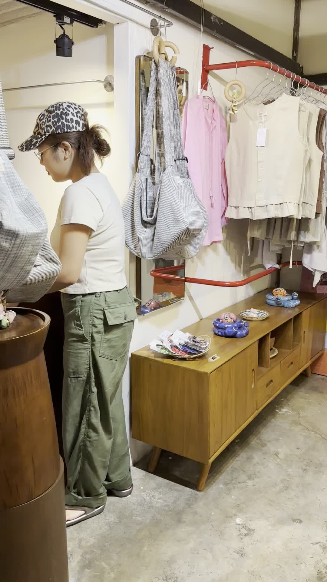 棉麻、陶器、皮件、香氛,幾乎都是獨家設計或限量款