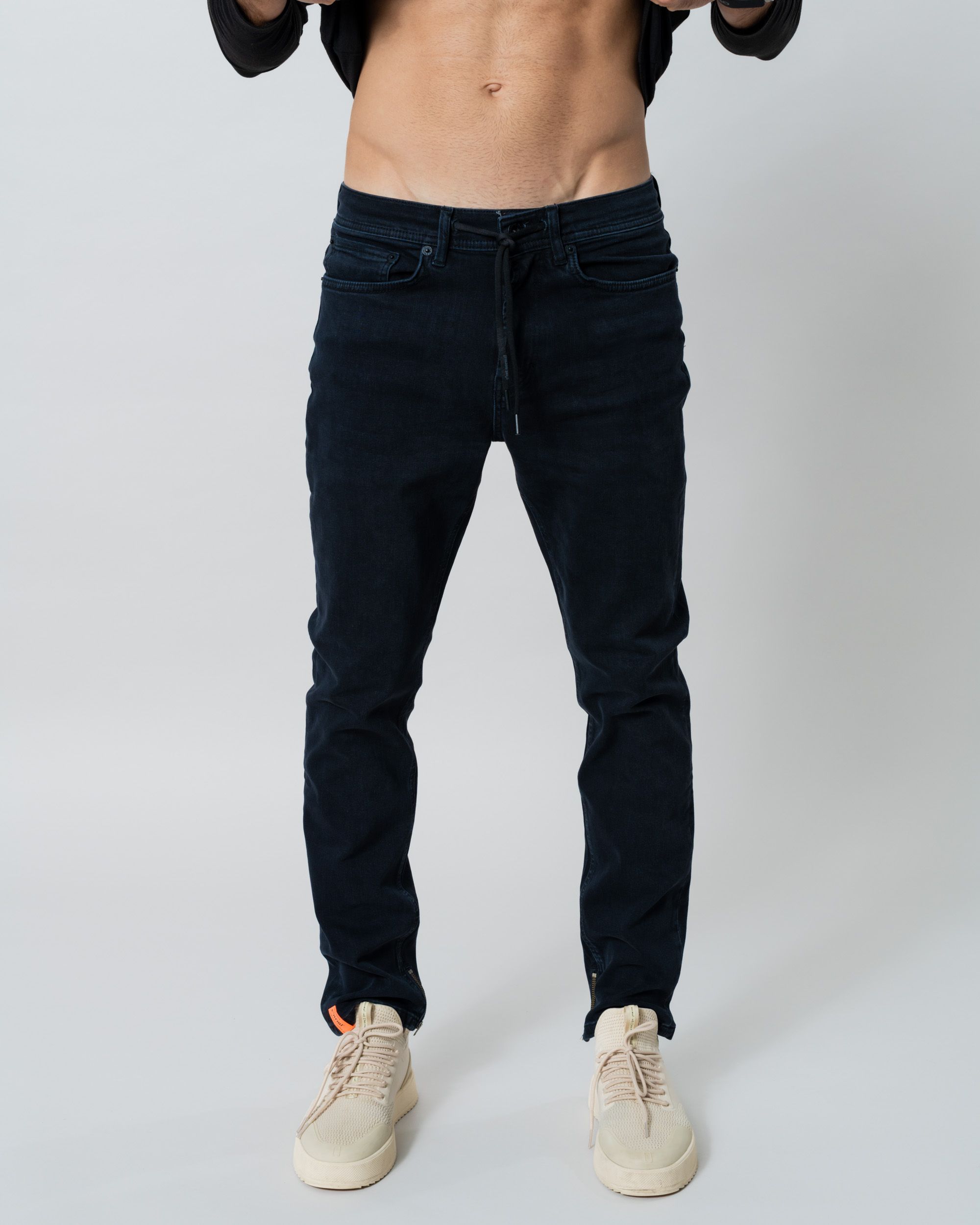 Jeans est on sale