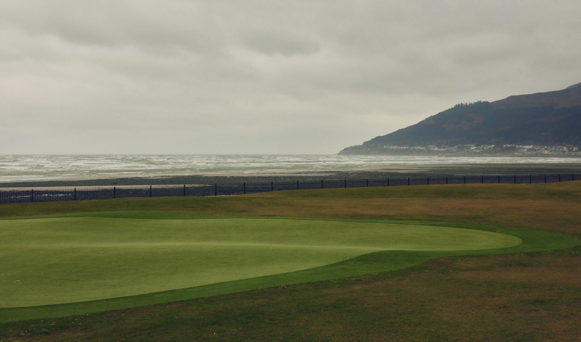 Tackle the Gales of the World's Coastal Courses