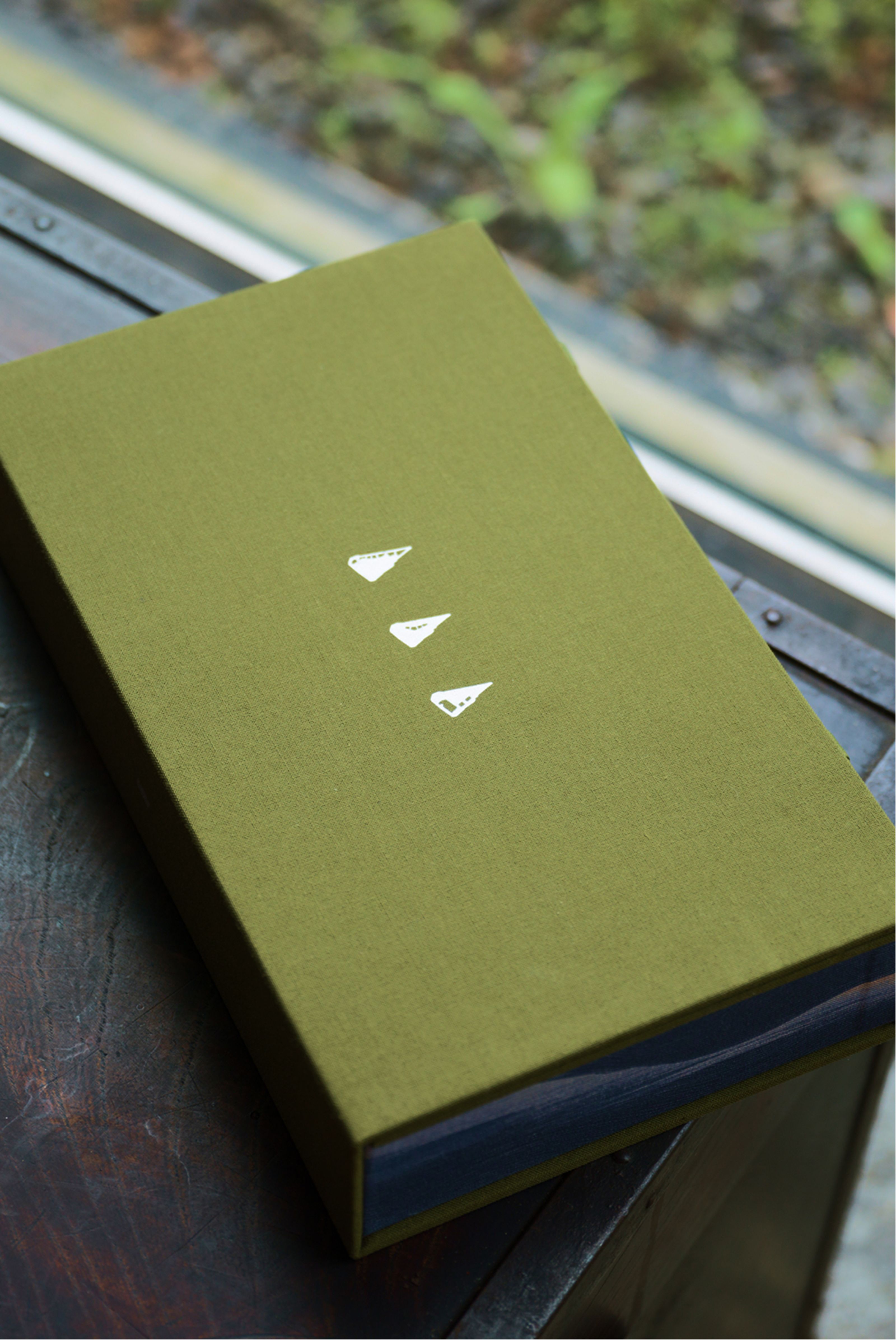 Fabric-bounded sales kit