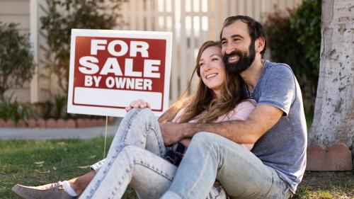couple-moving-brandnew-house