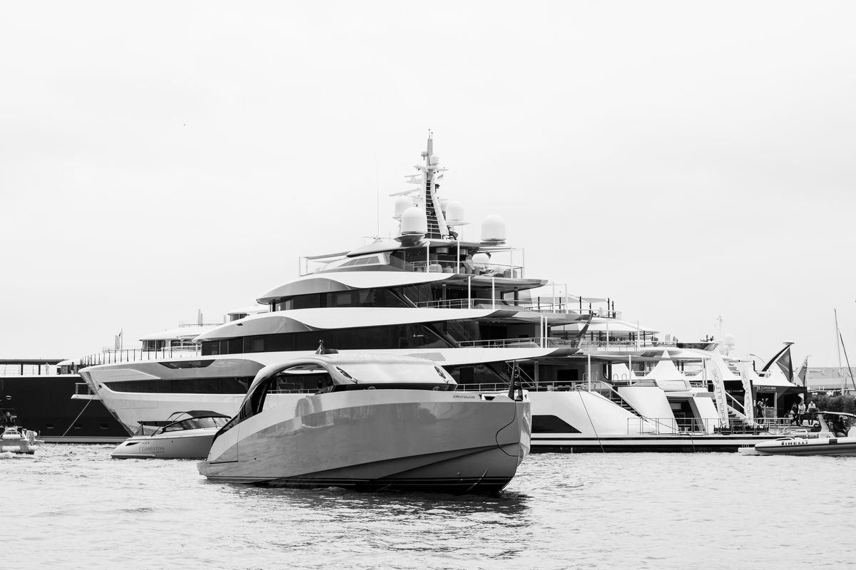Superyacht in harbour — Photo: Mirka Formanova
