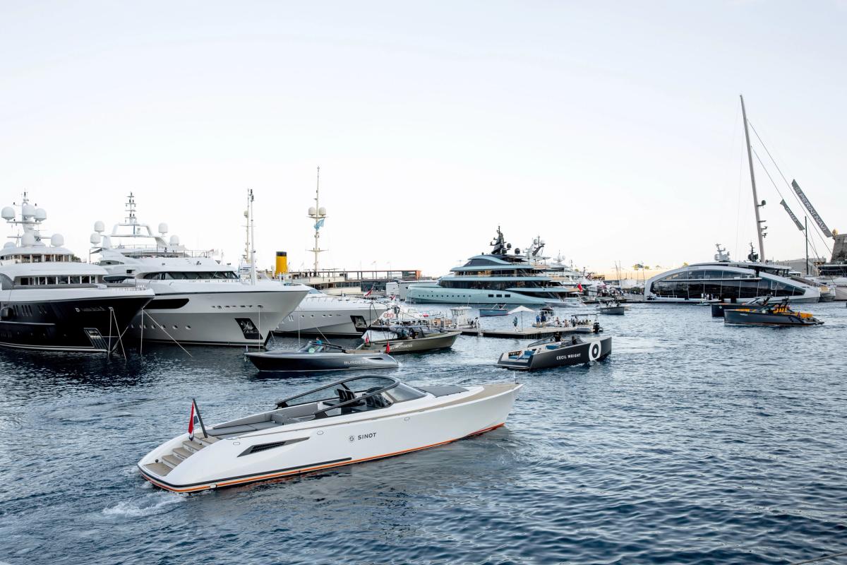 Superyachts and SINOT tender in Monaco harbour — Photo: Mirka Formanova