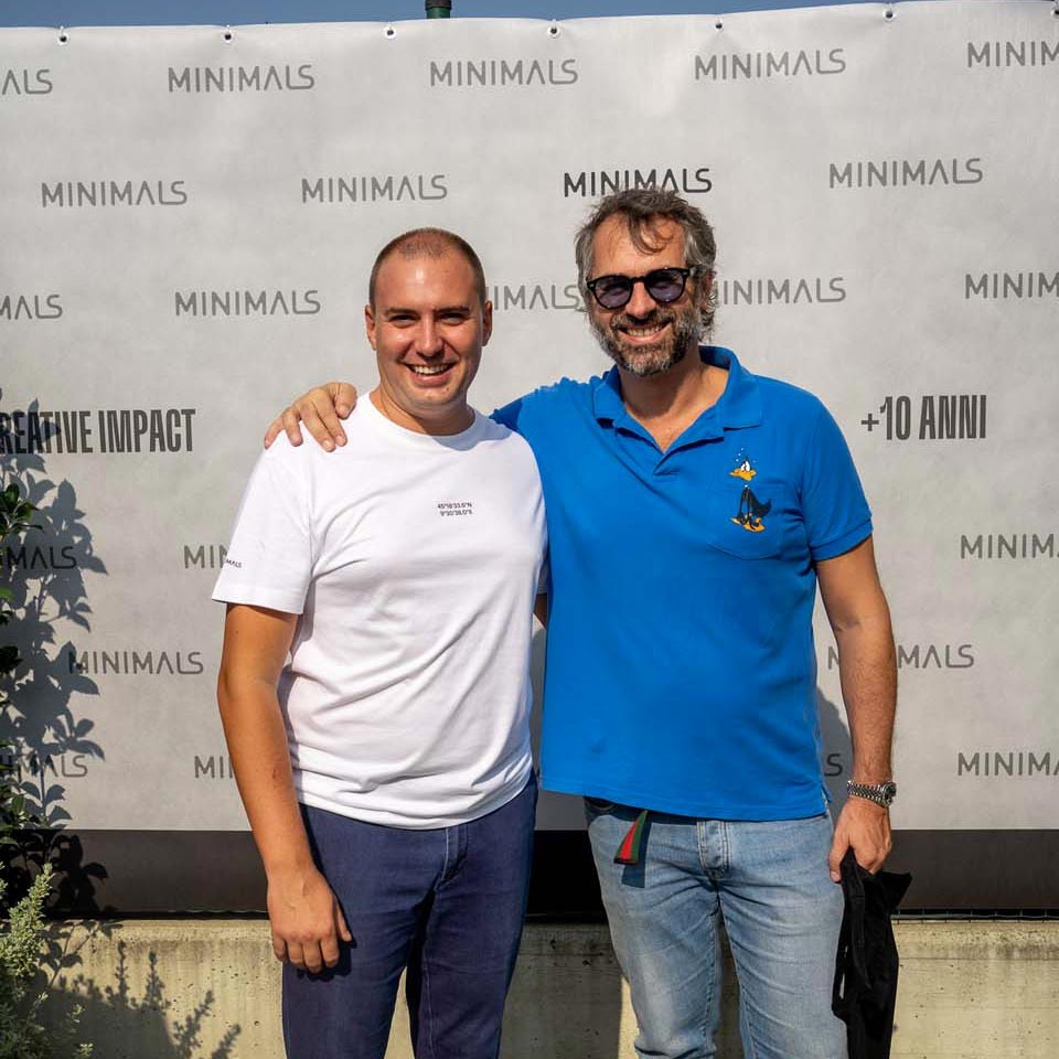 Stefano e un ospite all'evento per i 10 anni di attività di Minimals.