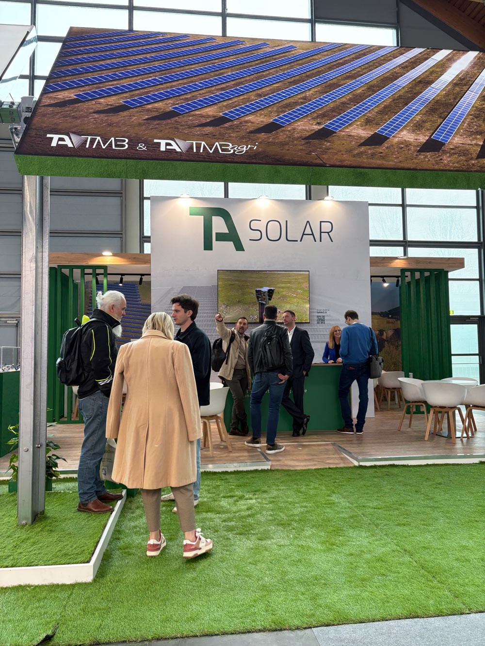 Allestimento grafico dello stand TA Solar curato dall'agenzia Minimals