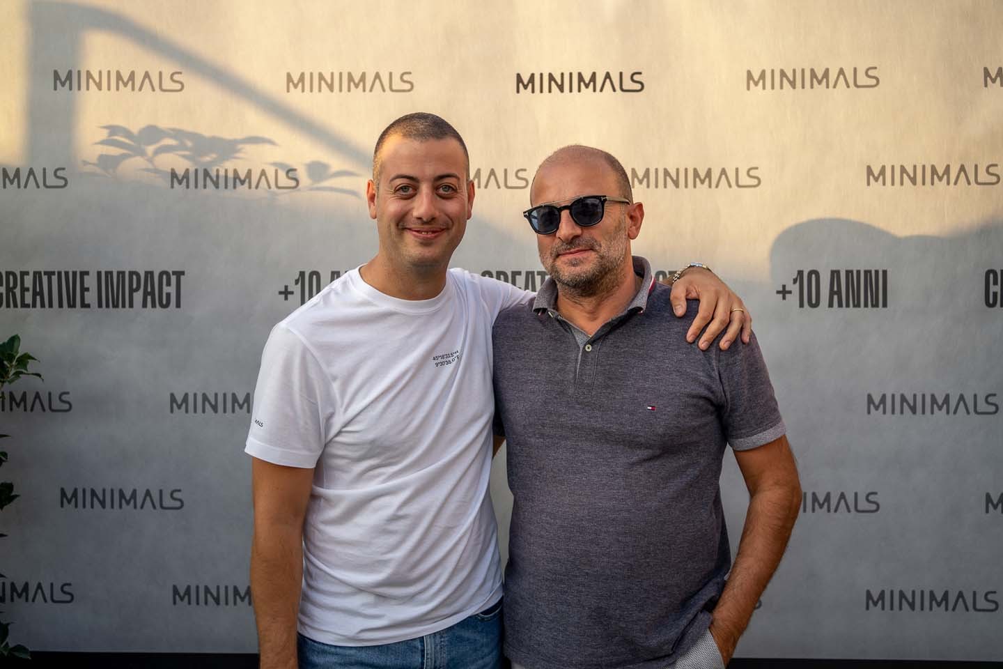 Foto scattata di Emanuele carrelli e gli ospiti all'evento per i 10 anni di attività di Minimals.