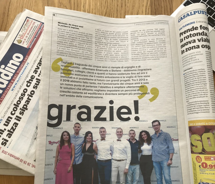 Giornale che parla dei traguardi di Minimals
