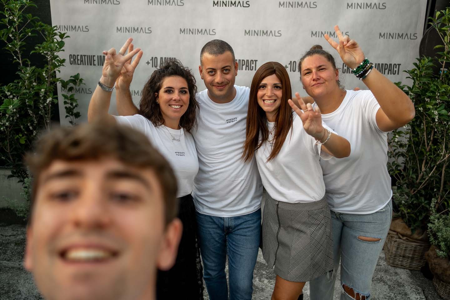 foto di gruppo team Minimals durante l'evento per i 10 anni di attività di Minimals