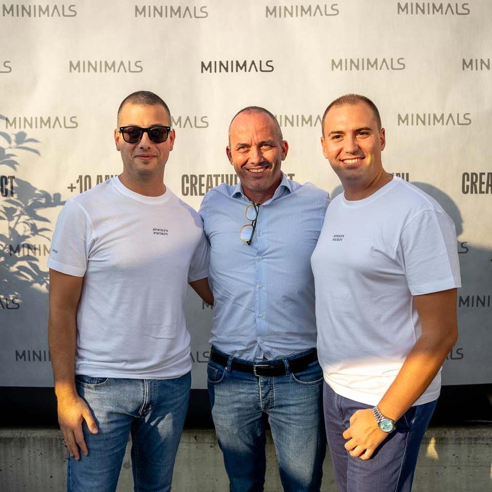 Stefano e Emanuele con gli orti che hanno partecipato all'evento di +10 Minimals
