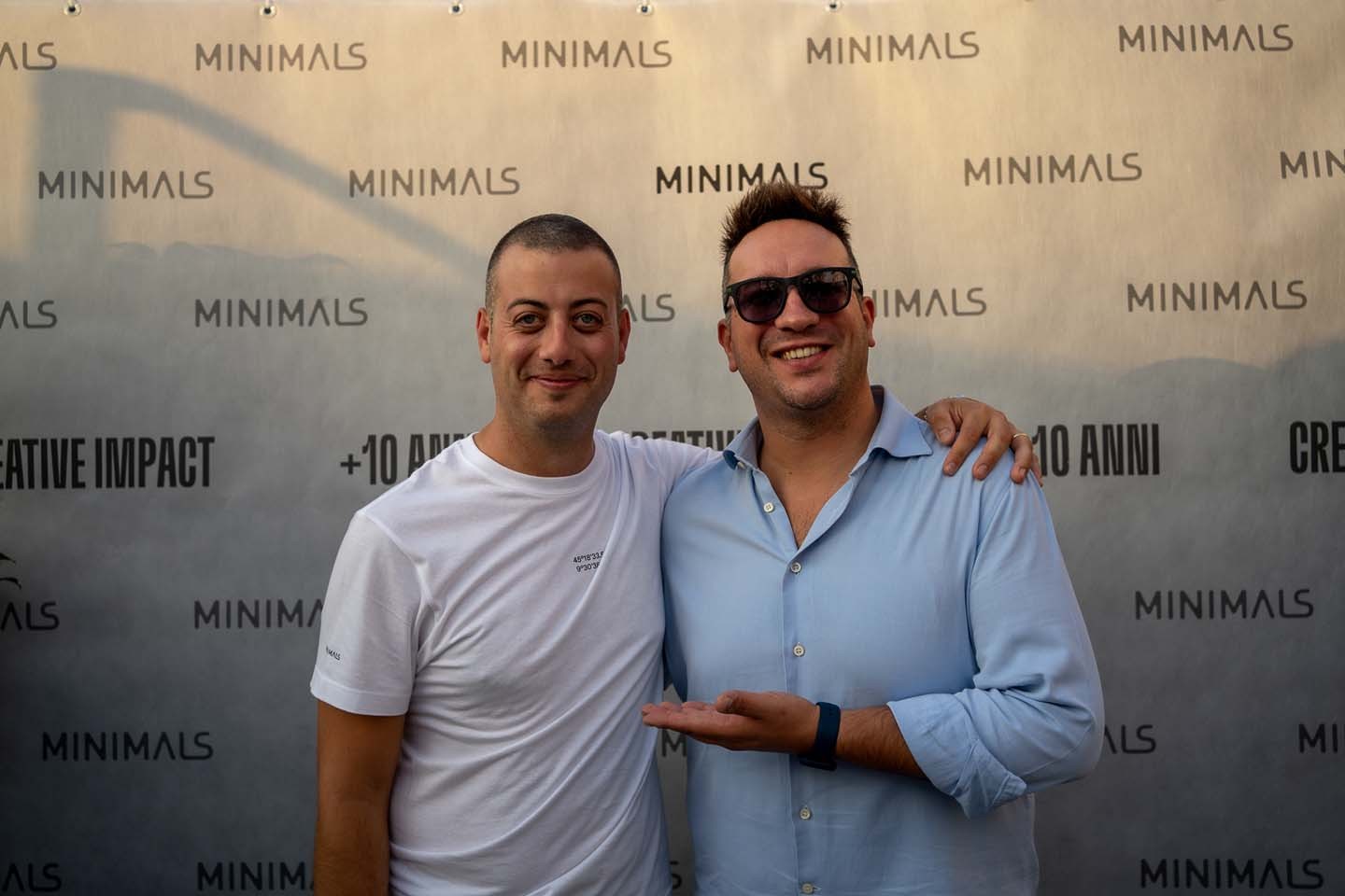 Emanuele Carelli insieme agli ospiti all'evento +10 anni di Minimals