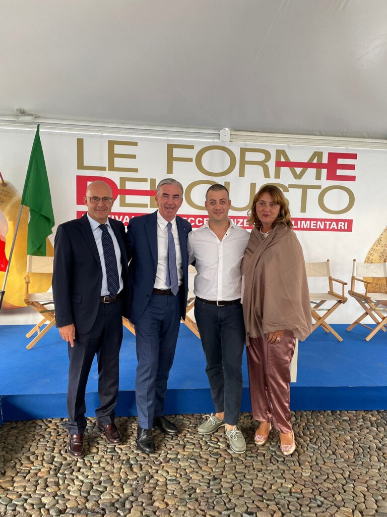 foto di gruppo all'evento Le forme del Gusto