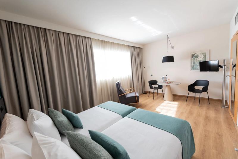 Atenea Barcelona Aparthotel - Image 7