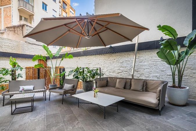 Nyd livet på Occidental Diagonal 414s terrasse