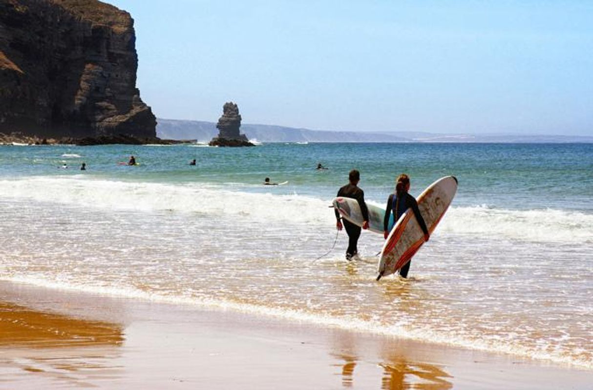 Surfere Algarve Portugal