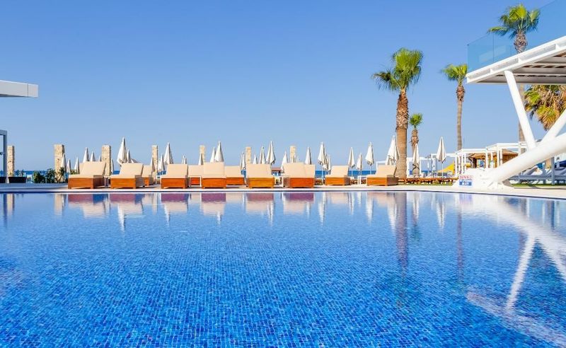 Flamingo Paradise Beach Hotel - Image 9