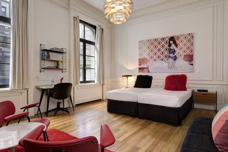 Vintage Hotel - Image 2