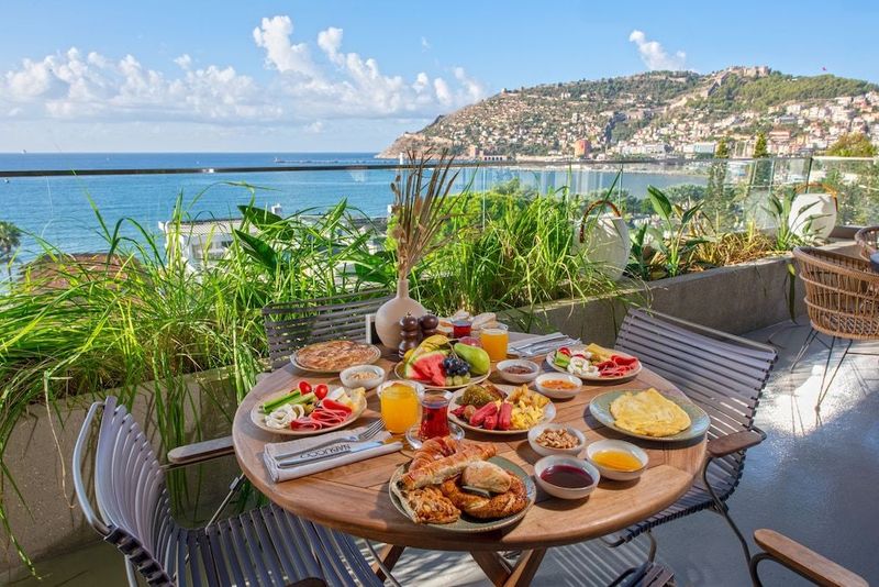 Büyük Hotel - Image 1