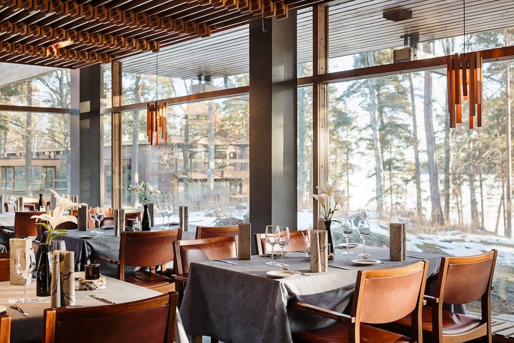Hotel Rantapuisto ligger i naturskjønne omgivelser utenfor Helsinki