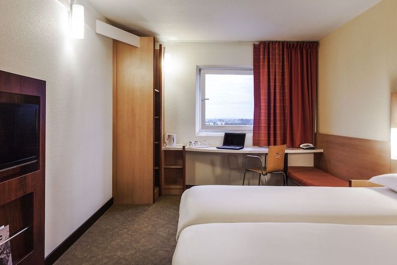 ibis London Excel Docklands - Image 8