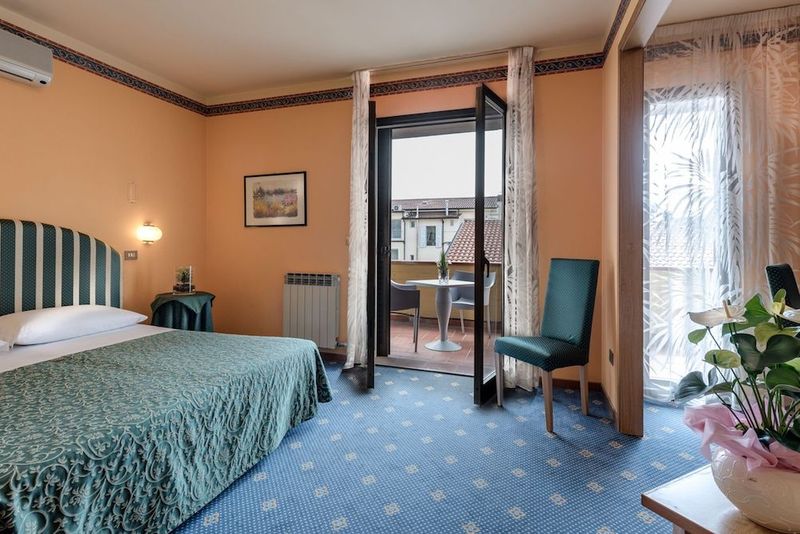 Hotel Boston - Image 2