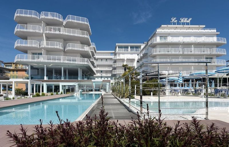 Hotel Le Soleil - Image 4