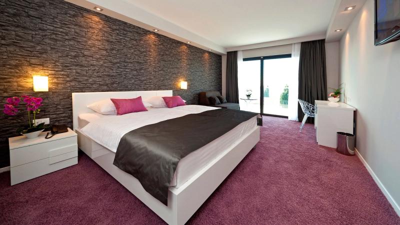 Life Hotel - Image 8
