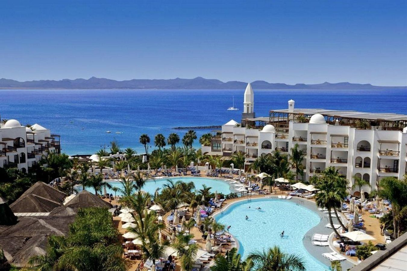 På Princesa Yaiza Suite Resort Hotel i Playa Blanca på Lanzarote har du alla förutsättningar för en härlig semester i solen.