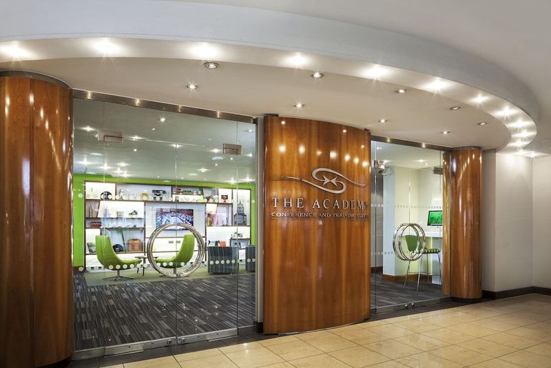 Holiday Inn Regents Park - Image 2