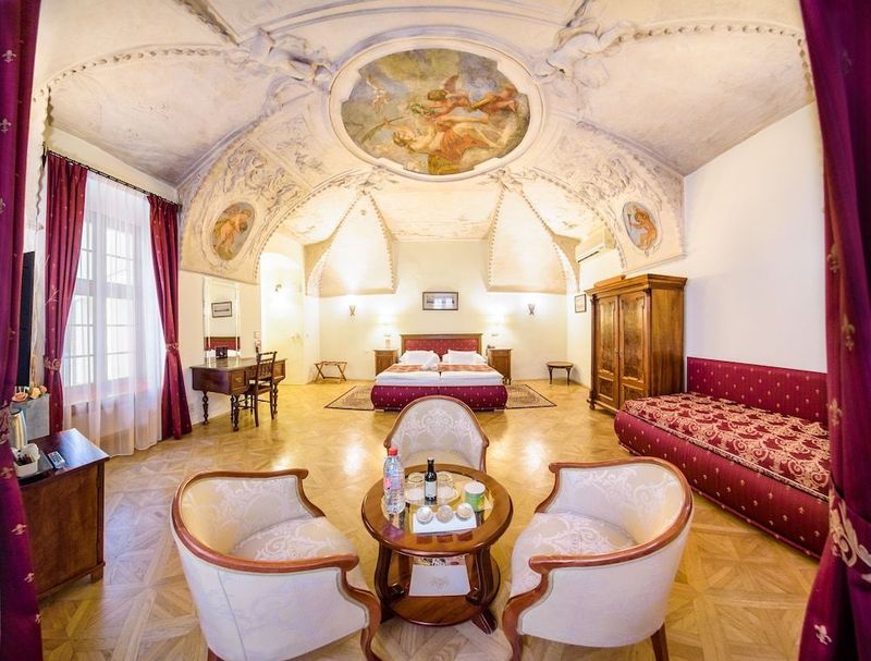 Elite Hotel - Image 7