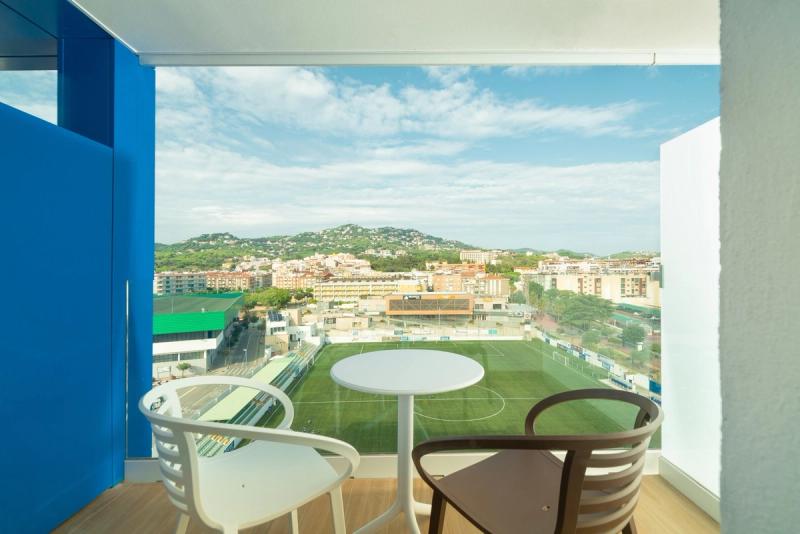 L'Azure Hotel - Image 2