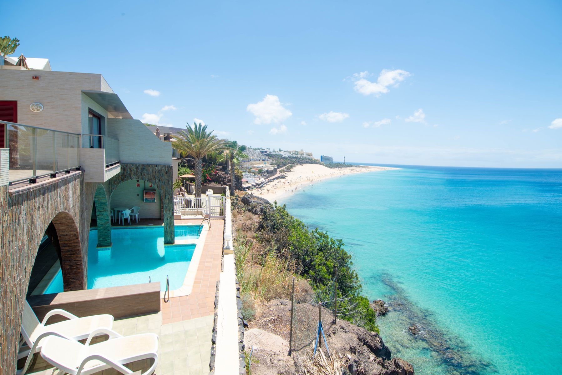 Nyd udsigten over Atlanterhavet fra lejlighedshotellet Apartamentos Atalaya de Jandía by LIVVO på Fuerteventura.