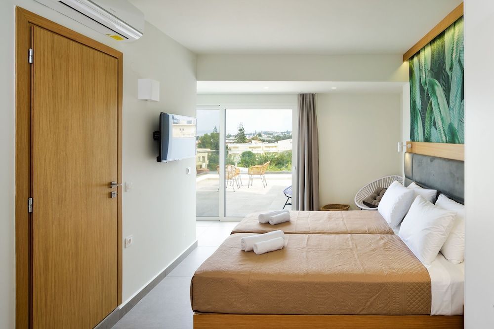 Elia Kalamaki Hotel - Image 2