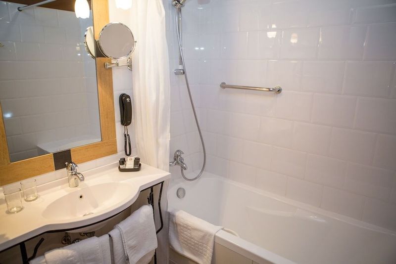 Best Western Santakos Hotel - Image 6