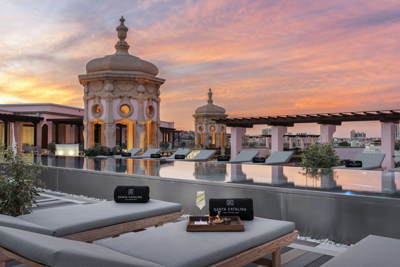 Wow, nyd udsigten fra terrassen på Santa Catalina, et Royal Hideaway Hotel i Las Palmas på Gran Canaria.