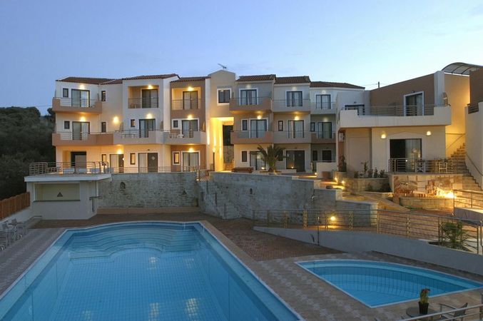 pool på Sunrise Suites i Kalives