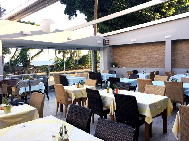 Caravel Hotel Apartments - Image 6