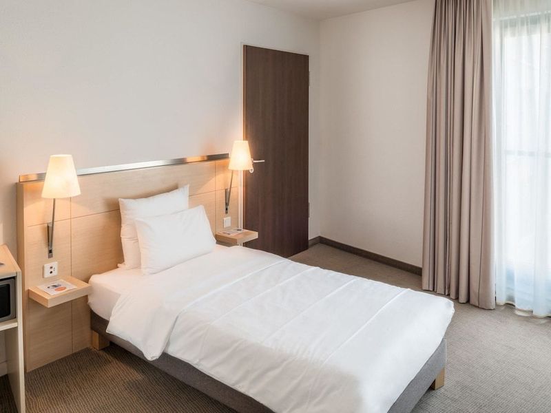 Novotel Berlin Mitte - Image 9