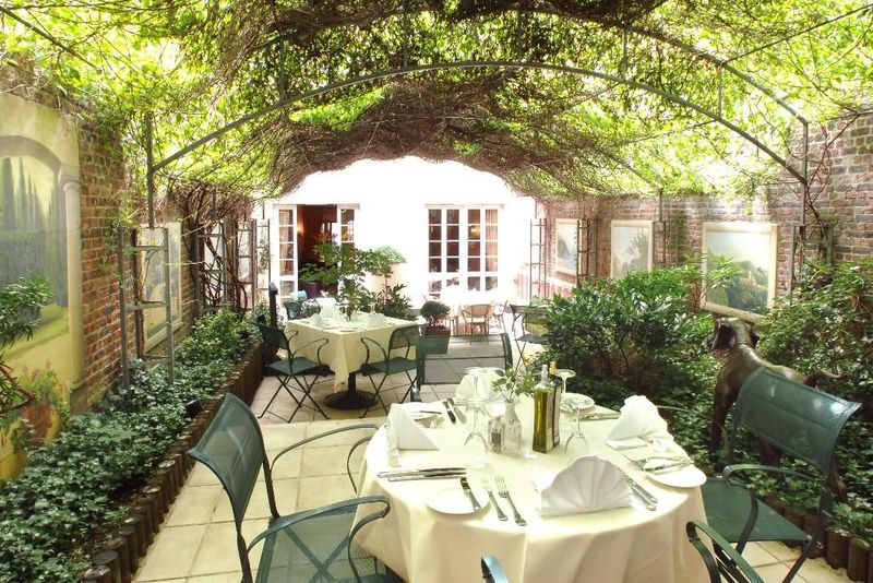 Le Chatelain Hotel - Image 3