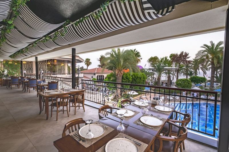 UTOPIA Resort & Residence - Image 2