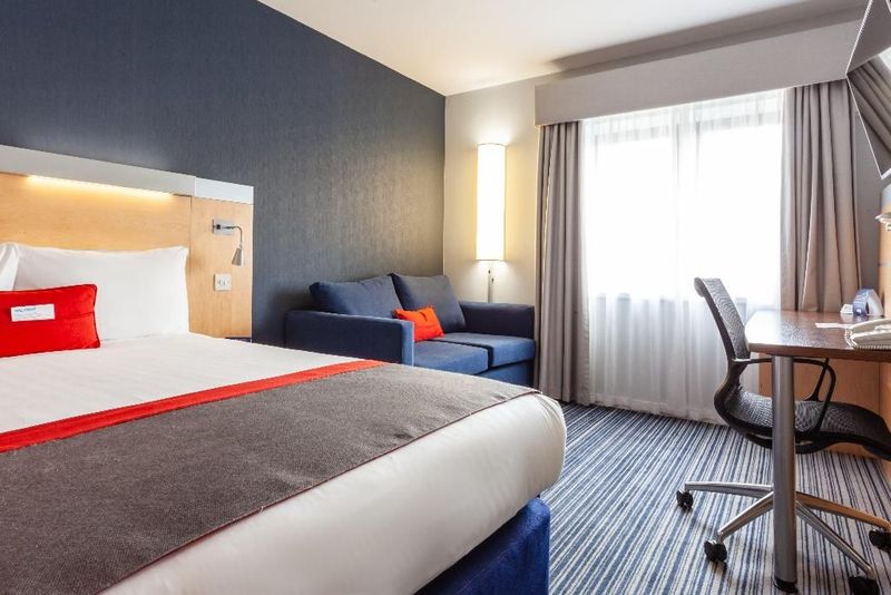 Holiday Inn Express Edinburgh Royal Mile - Image 5