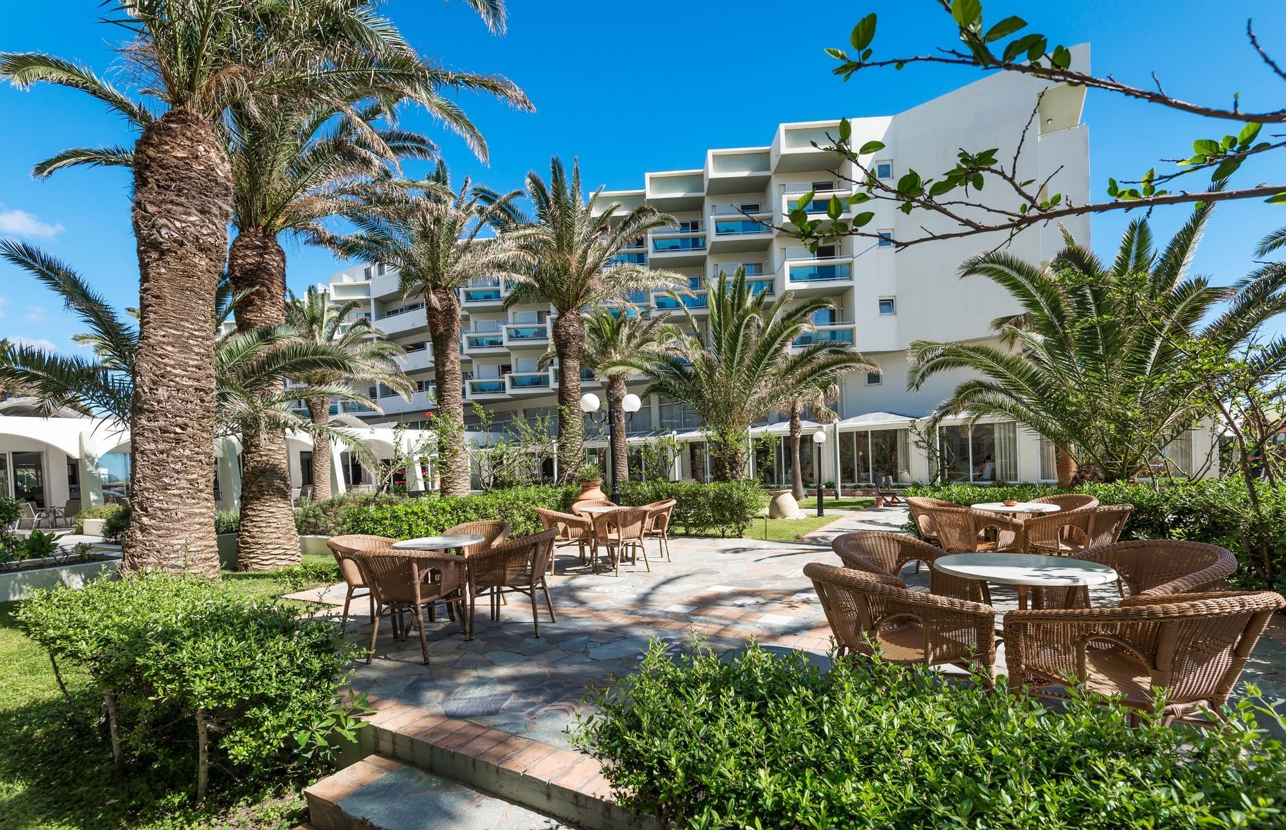 Apollo Beach Hotel - Image 5